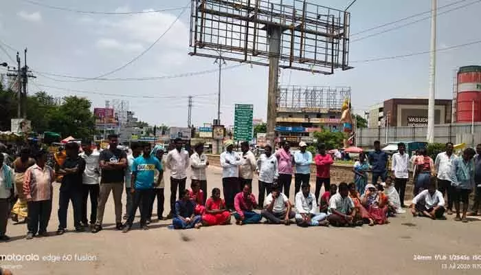 వేధింపులతో యువతి ఆత్మహత్య వేధింపులతో యువతి ఆత్మహత్య