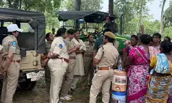 ‘అడవిలోకి వస్తే కేసులు పెడతాం’.. న్యూస్ కవరేజ్‌కు వెళ్లిన విలేకరులపై అటవీ శాఖ అధికారుల చిందులు