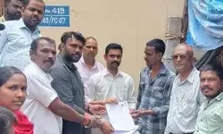 జోనల్ కమిషనర్ వికాస్ మహతోకు బీఆర్ఎస్ నాయకుల వినతి