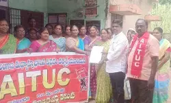 కాంగ్రెస్ ప్రభుత్వం ఎన్నికల్లో ఇచ్చిన హామీని నెరవేర్చాలి: ఏఐసీటీయు నాయకులు కాంగ్రెస్ ప్రభుత్వం ఎన్నికల్లో ఇచ్చిన హామీని నెరవేర్చాలి: ఏఐసీటీయు నాయకులు