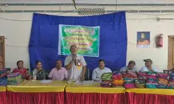 మధ్యాహ్న భోజన సిబ్బందికి ట్రస్ట్ ఆధ్వర్యంలో చీరల పంపిణీ మధ్యాహ్న భోజన సిబ్బందికి ట్రస్ట్ ఆధ్వర్యంలో చీరల పంపిణీ
