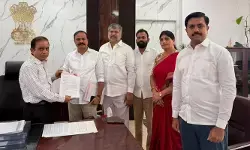 ఎస్ఐఆర్ గడువు పొడిగించాలి.. ఎన్నికల అధికారిని కలిసిన బీఆర్ఎస్ బృందం ఎస్ఐఆర్ గడువు పొడిగించాలి.. ఎన్నికల అధికారిని కలిసిన బీఆర్ఎస్ బృందం