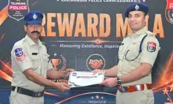 సీపీ చేతుల మీదుగా హుజురాబాద్ పోలీసులకు ఉత్తమ సేవా ప్రశంసా పత్రాలు