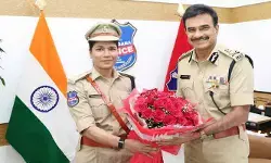 మరిన్ని పతకాలు సాధించాలి.. డీఎస్పీ నిఖత్ జరీన్కు డీజీపీ అభినందనలు మరిన్ని పతకాలు సాధించాలి.. డీఎస్పీ నిఖత్ జరీన్కు డీజీపీ అభినందనలు