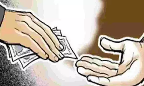 పైసలిస్తేనే కలిసేది! అధికార పార్టీ ముఖ్య నేత గన్‌మెన్ల వసూళ్ల పర్వం