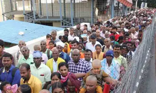 తిరుమలలో ఏ మాత్రం తగ్గని రద్దీ.. కృష్ణతేజ గెస్ట్ హౌస్ వరకూ క్యూ