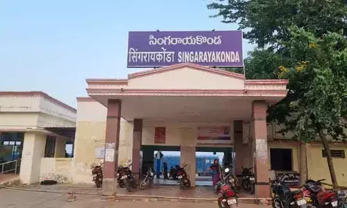 ఘోరం.. గూడ్స్ రైలుకింద పడి కుటుంబం ఆత్మహత్య