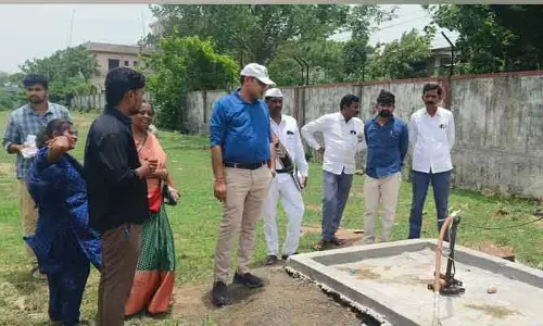 చదువుతోనే విద్యార్థులకు ఉజ్వల భవిష్యత్తు.. అడిషనల్ కలెక్టర్
