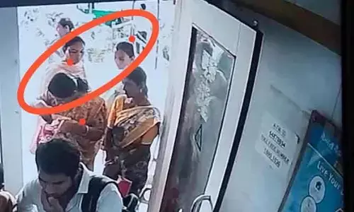 నమ్మించారు..కాజేశారు..!