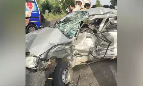 ఢీకొన్న రెండు కార్లు..  ఐదుగురికి గాయాలు