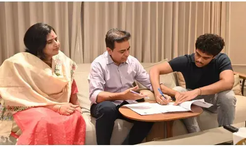 ఓటర్ల జాబితా సవరణలో కేటీఆర్ ఫ్యామిలీ.. ఫోటోలు వైరల్!