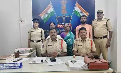 ప్రేమ వేధింపుల కేసులో ముగ్గురు అరెస్ట్