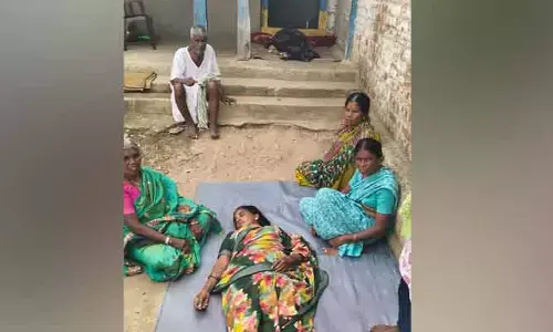 తల్లి మృతిని తట్టుకోలేక కూతురు మృతి