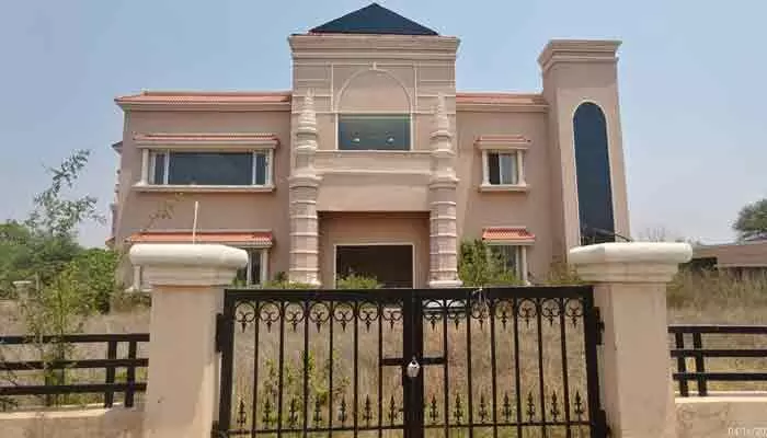 అధికార గణం ‘అక్రమ’ బంధం..? ప్రశ్నించే గొంతుకపైనే దౌర్జన్యం! అధికార గణం ‘అక్రమ’ బంధం..? ప్రశ్నించే గొంతుకపైనే దౌర్జన్యం!