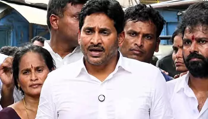 ప్రభుత్వ నిర్లక్ష్యమే మత్స్యకారుల్ని బలితీసుకుంది : వైఎస్ జగన్ ప్రభుత్వ నిర్లక్ష్యమే మత్స్యకారుల్ని బలితీసుకుంది : వైఎస్ జగన్