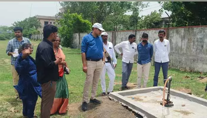చదువుతోనే విద్యార్థులకు ఉజ్వల భవిష్యత్తు.. అడిషనల్ కలెక్టర్ చదువుతోనే విద్యార్థులకు ఉజ్వల భవిష్యత్తు.. అడిషనల్ కలెక్టర్