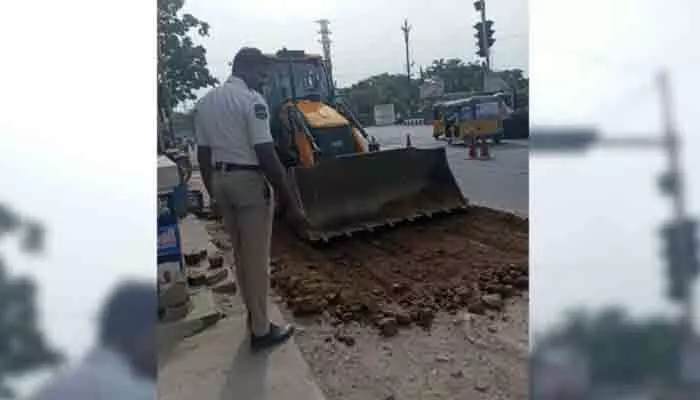 ప్రజాసేవలో ఆదర్శంగా ట్రాఫిక్ కానిస్టేబుల్ అనిల్ ప్రజాసేవలో ఆదర్శంగా ట్రాఫిక్ కానిస్టేబుల్ అనిల్