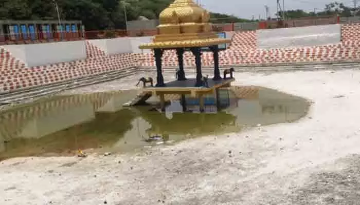 భక్తుల పుణ్యస్నానాలకు ఇబ్బందులు భక్తుల పుణ్యస్నానాలకు ఇబ్బందులు