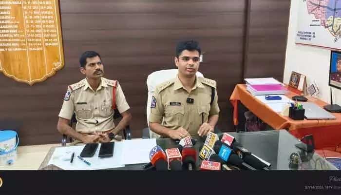 స్నేహితుడే హంతకుడు.. వివరాలు వెల్లడించిన ఏఎస్పీ స్నేహితుడే హంతకుడు.. వివరాలు వెల్లడించిన ఏఎస్పీ