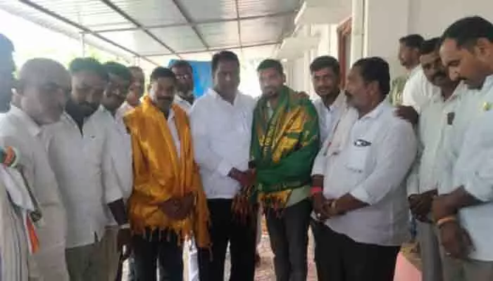 కాంగ్రెస్ పార్టీ బలోపేతానికి ప్రతి కార్యకర్త కృషి చేయాలి కాంగ్రెస్ పార్టీ బలోపేతానికి ప్రతి కార్యకర్త కృషి చేయాలి