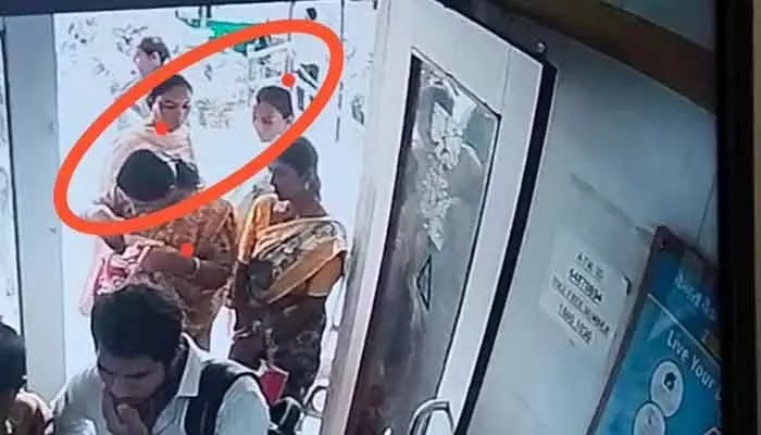 నమ్మించారు..కాజేశారు..! నమ్మించారు..కాజేశారు..!