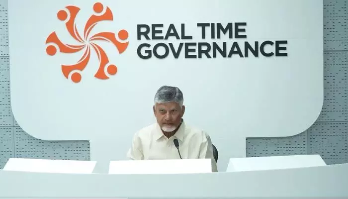 క్షేత్రస్థాయి పర్యటనలతోనే వాస్తవాలు: సీఎం చంద్రబాబు క్షేత్రస్థాయి పర్యటనలతోనే వాస్తవాలు: సీఎం చంద్రబాబు