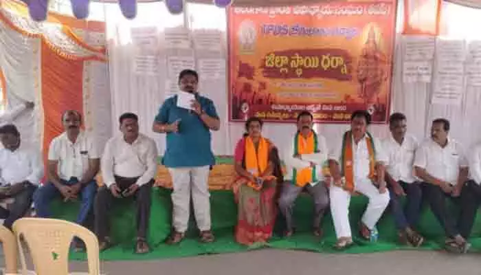 పీఆర్సీ వెంటనే ప్రకటించాలి పీఆర్సీ వెంటనే ప్రకటించాలి