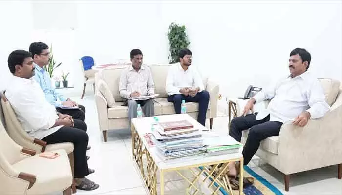 నగరంలోని నిరుపేదలకు గుడ్ న్యూస్: క్యూర్ పరిధిలో లక్ష ‘ఇందిరమ్మ LIG ఇండ్లు నగరంలోని నిరుపేదలకు గుడ్ న్యూస్: క్యూర్ పరిధిలో లక్ష ‘ఇందిరమ్మ LIG ఇండ్లు