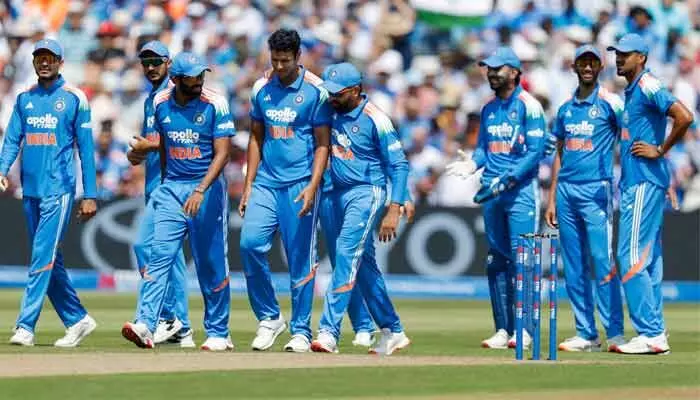 మొదటి వన్డేలో రెచ్చిపోయిన భారత బౌలర్లు.. ఇంగ్లాండ్ ఆలౌట్ మొదటి వన్డేలో రెచ్చిపోయిన భారత బౌలర్లు.. ఇంగ్లాండ్ ఆలౌట్