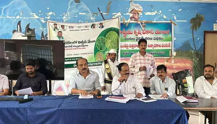 ఎన్యూమరేషన్ డిజిటలైజేషన్ వేగవంతం చేయాలి: అడిషనల్ కలెక్టర్ ఎన్యూమరేషన్ డిజిటలైజేషన్ వేగవంతం చేయాలి: అడిషనల్ కలెక్టర్