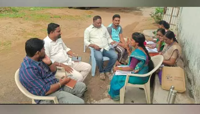గోలేటిలో ఇంటింటి ఎస్ఐఆర్ సర్వే నిర్వహణ గోలేటిలో ఇంటింటి ఎస్ఐఆర్ సర్వే నిర్వహణ