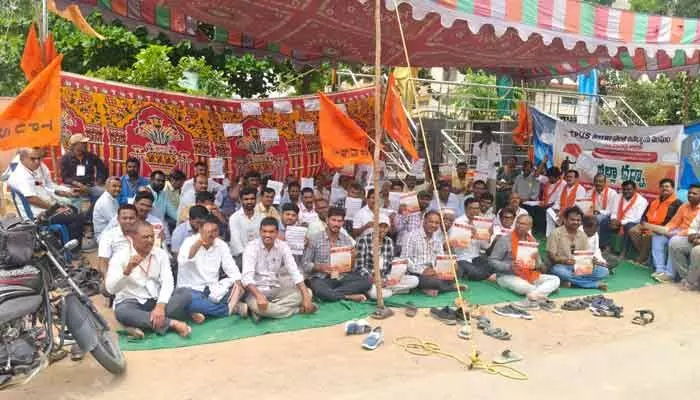 డిమాండ్లు నెరవేర్చకపోతే ఉద్యమం ఉధృతం చేస్తాం డిమాండ్లు నెరవేర్చకపోతే ఉద్యమం ఉధృతం చేస్తాం