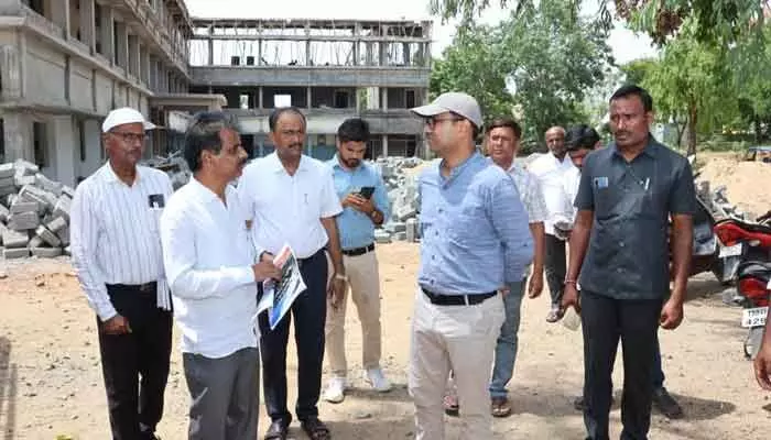 అభివృద్ధి పనులు నాణ్యతతో, వేగవంతంగా పూర్తి చేయాలి: కలెక్టర్ అభివృద్ధి పనులు నాణ్యతతో, వేగవంతంగా పూర్తి చేయాలి: కలెక్టర్
