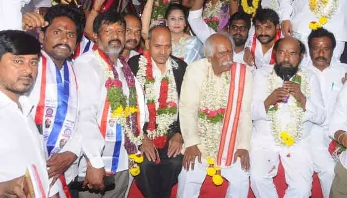 ఫీజుల బకాయిలు విడుదల చేయాలి.. రాజ్యసభ సభ్యులు ఆర్ కృష్ణయ్య డిమాండ్ ఫీజుల బకాయిలు విడుదల చేయాలి.. రాజ్యసభ సభ్యులు ఆర్ కృష్ణయ్య డిమాండ్