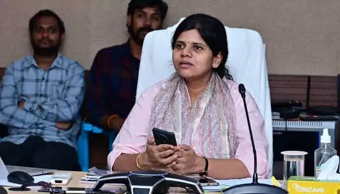 మెండోరా ఆర్ఐను సస్పెండ్ చేసిన కలెక్టర్ మెండోరా ఆర్ఐను సస్పెండ్ చేసిన కలెక్టర్