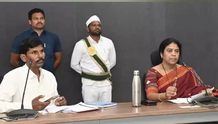 రైతులు ఆరుతడి పంటలు సాగు చేయాలి : కలెక్టర్ కె. హరిత రైతులు ఆరుతడి పంటలు సాగు చేయాలి : కలెక్టర్ కె. హరిత
