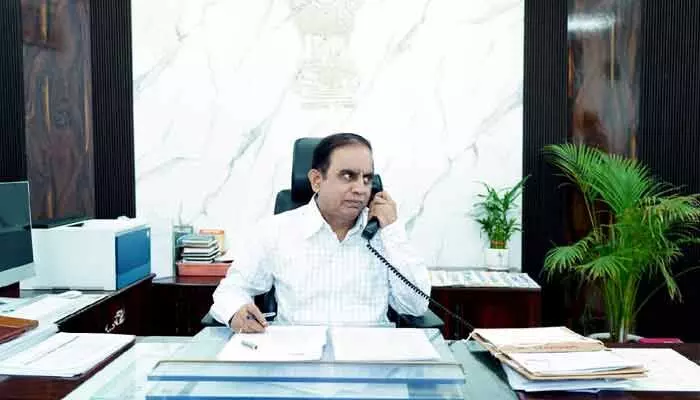 ఎన్యూమరేషన్ ఫారం ఇస్తేనే ఓటు హక్కు: తెలంగాణ ప్రధాన ఎన్నికల అధికారి ఎన్యూమరేషన్ ఫారం ఇస్తేనే ఓటు హక్కు: తెలంగాణ ప్రధాన ఎన్నికల అధికారి