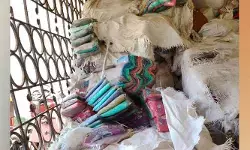 ప్రజా సొమ్ము దుర్వినియోగం.. చెత్తకుప్పలో బతుకమ్మ చీరలు ప్రజా సొమ్ము దుర్వినియోగం.. చెత్తకుప్పలో బతుకమ్మ చీరలు