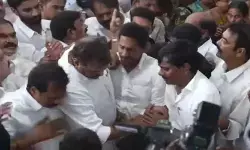 ముద్రగడకు వైఎస్ జగన్ నివాళి
