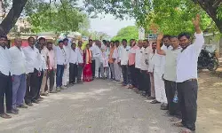 మాజీ ఎమ్మెల్యే వ్యాఖ్యల పై కాంగ్రెస్ నిరసన మాజీ ఎమ్మెల్యే వ్యాఖ్యల పై కాంగ్రెస్ నిరసన