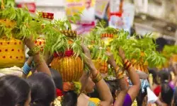 ఆషాఢ బోనాలకు వేళాయే.. అంగరంగ వైభవంగా నేటి నుంచి ఉత్సవాలు ఆషాఢ బోనాలకు వేళాయే.. అంగరంగ వైభవంగా నేటి నుంచి ఉత్సవాలు
