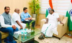 ఆదిలాబాద్ సీసీఐని వెంటనే తెరిపించాలి: కేంద్ర మంత్రిని కోరిన కేటీఆర్
