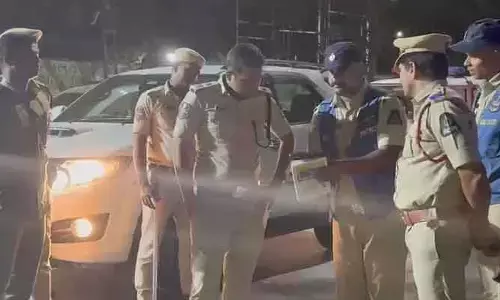పాతబస్తిలో అర్థరాత్రి ఆకస్మిక తనిఖీలు..