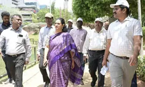 దుర్గం చెరువులోకి మురుగునీటి ప్రవాహాన్ని అరికట్టాలి