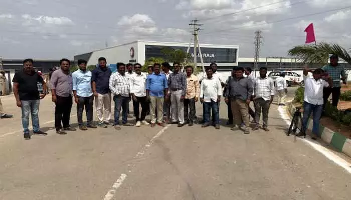 సీఎం ప్రోగ్రాం ను బహిష్కరించిన జర్నలిస్టులు సీఎం ప్రోగ్రాం ను బహిష్కరించిన జర్నలిస్టులు