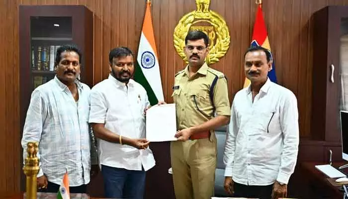 మిల్లర్ల సమస్య పరిష్కారానికి కృషి చేయాలి మిల్లర్ల సమస్య పరిష్కారానికి కృషి చేయాలి