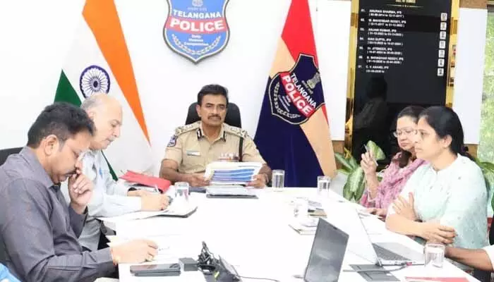 క్యాంపస్లో డ్రగ్స్ కనిపిస్తే కాలేజీ గుర్తింపు రద్దు: డీజీపీ సీవీ ఆనంద్ మాస్ వార్నింగ్ క్యాంపస్లో డ్రగ్స్ కనిపిస్తే కాలేజీ గుర్తింపు రద్దు: డీజీపీ సీవీ ఆనంద్ మాస్ వార్నింగ్