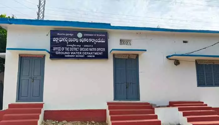 భూగర్భ జల శాఖ కార్యాలయంలో ఏసీబీ దాడులు.. భూగర్భ జల శాఖ కార్యాలయంలో ఏసీబీ దాడులు..