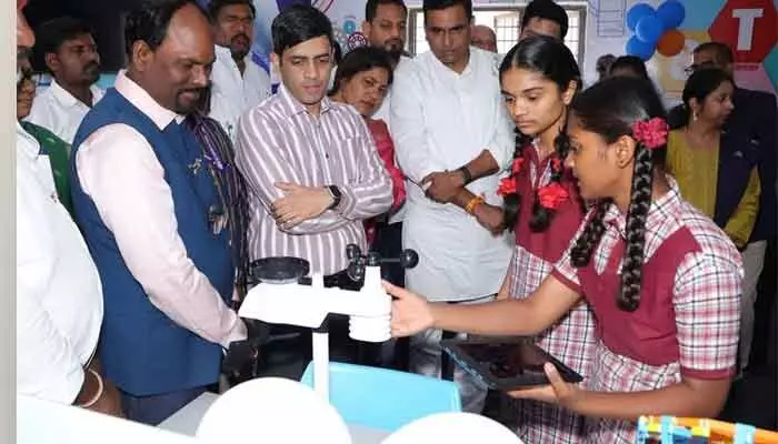డబ్బు కంటే విద్యయే పిల్లల భవిష్యత్తును తీర్చిదిద్దుతుంది.. డబ్బు కంటే విద్యయే పిల్లల భవిష్యత్తును తీర్చిదిద్దుతుంది..