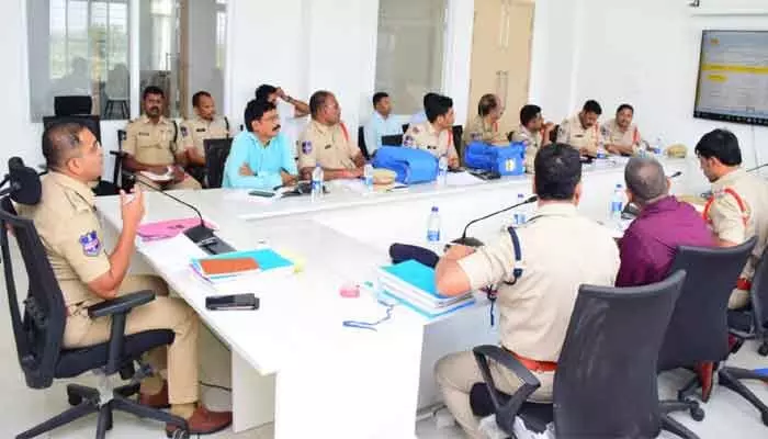 నేరాల నియంత్రణలో అప్రమత్తంగా ఉండాలి నేరాల నియంత్రణలో అప్రమత్తంగా ఉండాలి